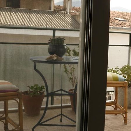 B2 - The Cozy One Apartment Айгио Екстериор снимка