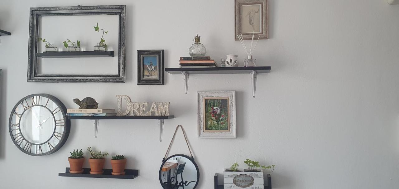 B2 - The Cozy One Apartment Айгио Екстериор снимка